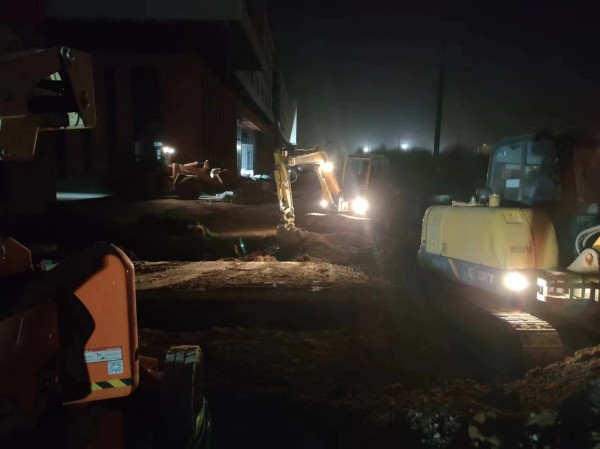 施工照片.jpg 施工照片.jpg